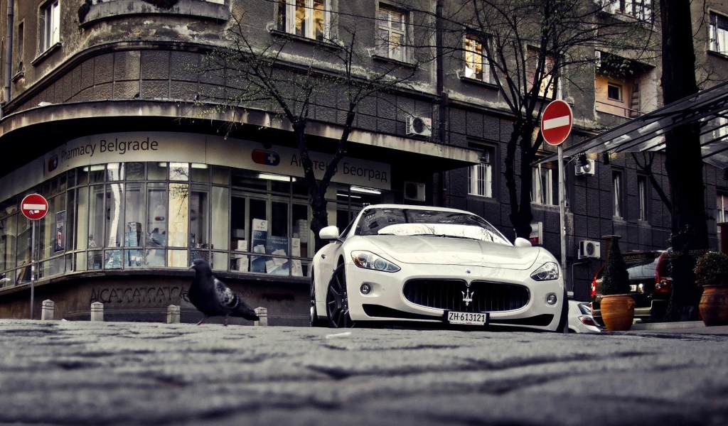 Maserati на улице в Белграде