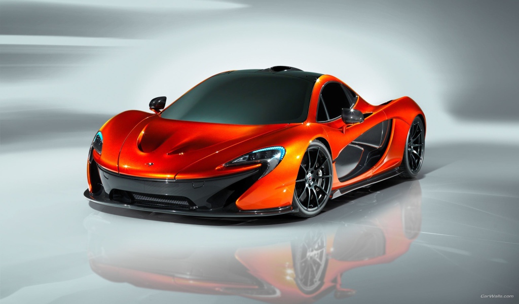 Оранжевый McLaren P1 на сером фоне