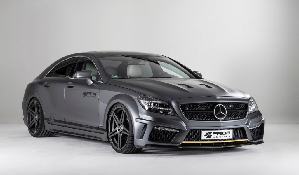 Красивый Mercedes-Benz CLS PD550 Black Edition