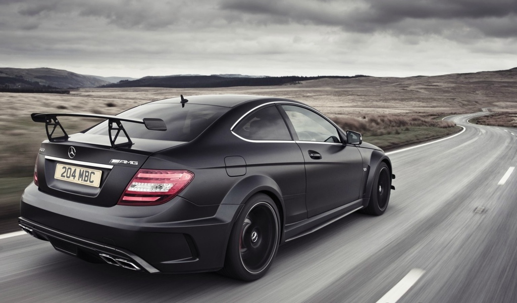 Черный Мерседес со спойлером