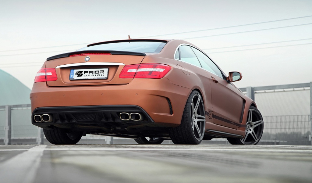 Коричневый Mercedes-Benz E-Class Coupe PD850 Black Edition