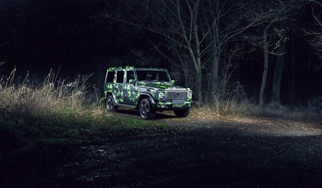 Мерседес в камуфляжной раскраске