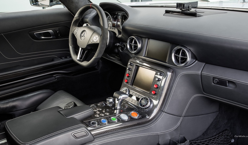 Салон автомобиля Mercedes SLS
