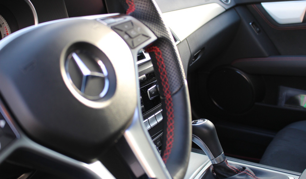 Рулевое колесо автомобиля Мерседес