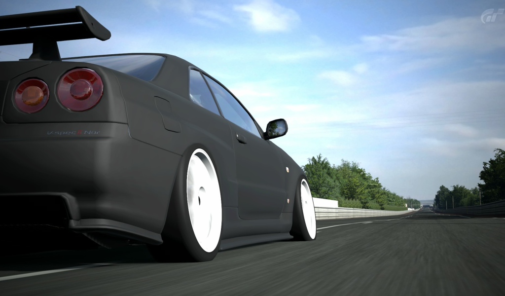 Черный тюнингованный Ниссан