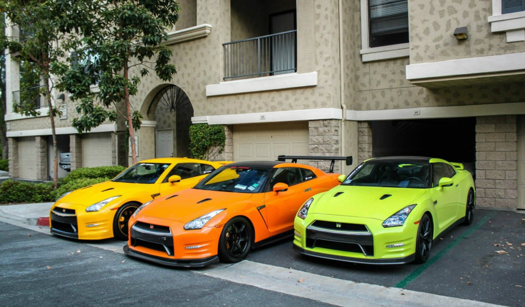 Яркие автомобили Nissan GT-R