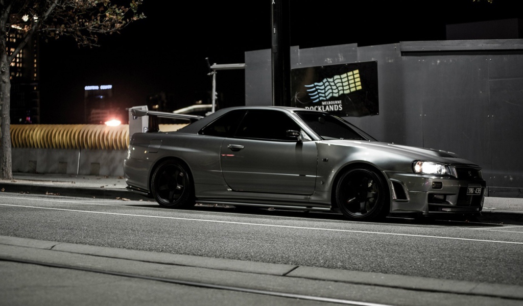 Nissan Skyline GTR R34 на улице