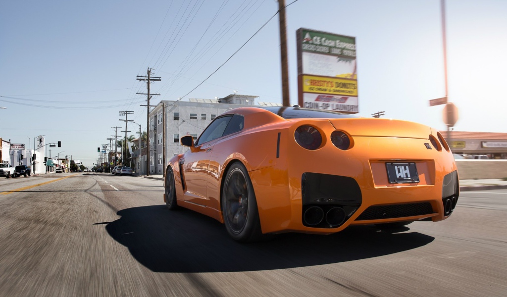 Стремительный японский Nissan GT-R