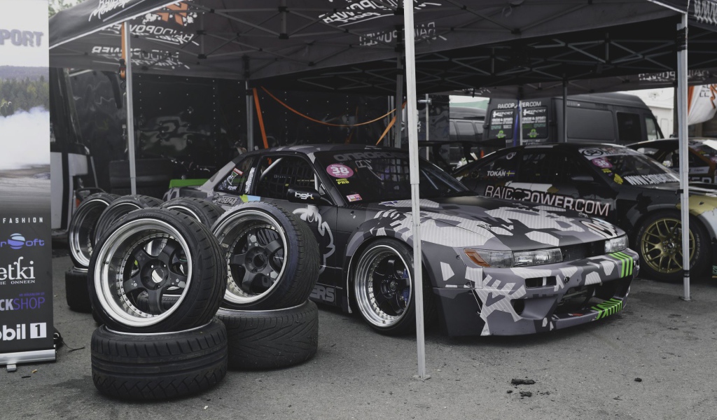 Замена резины гоночного Nissan S13