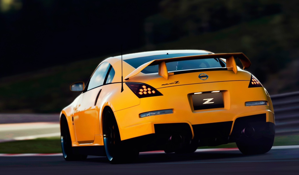 Желтый автомобиль Nissan 350Z