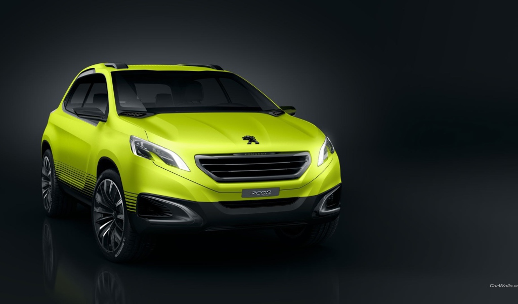 Красивый желтый Peugeot 2008