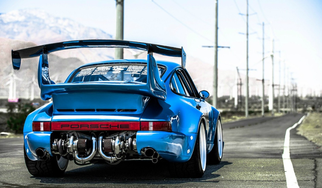 Синий спортивный Porsche 911