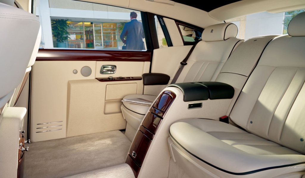 Белый кожаный салон Rolls-Royce Phantom