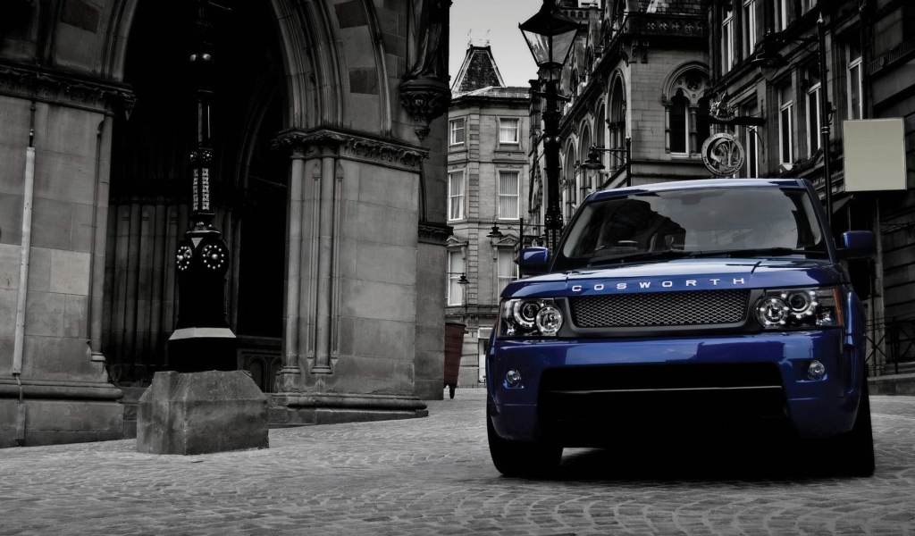 Мощный синий Range Rover