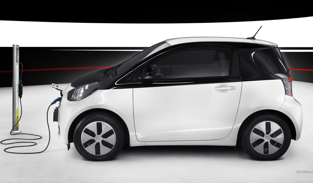 Зарядка электрического авто Toyota IQ