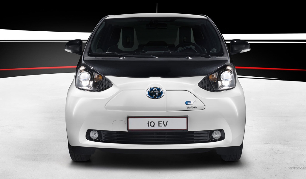 Электро автомобиль Toyota IQ