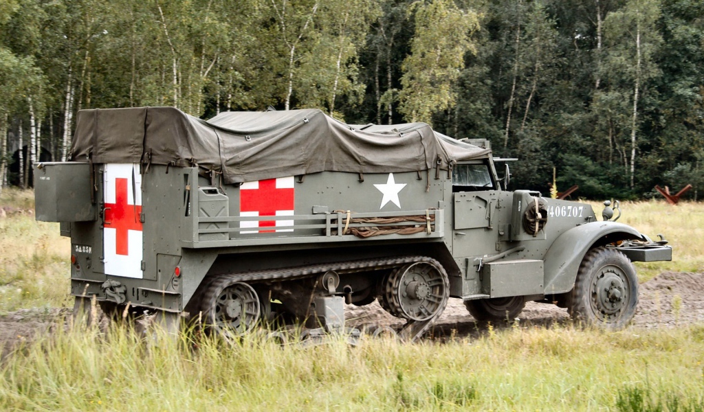 Медицинский военный автомобиль