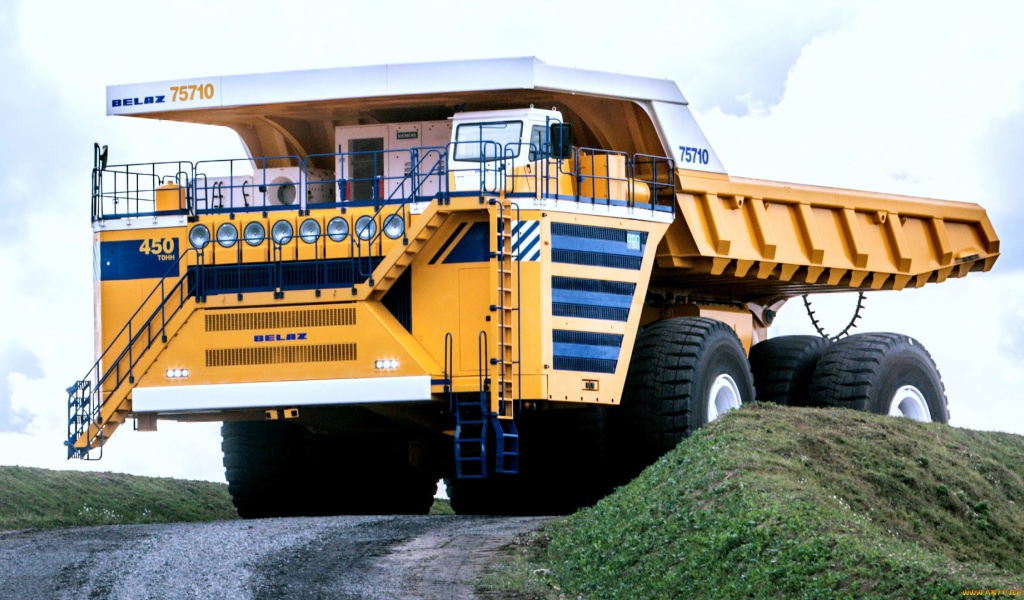 Самосвал для работы в карьерах