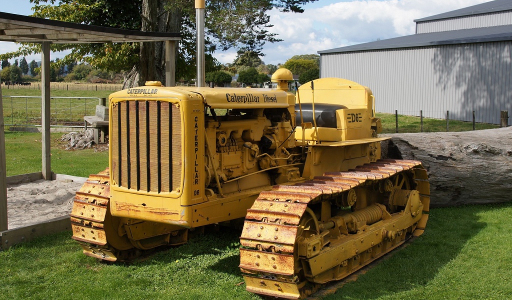 Трактор на гусеницах