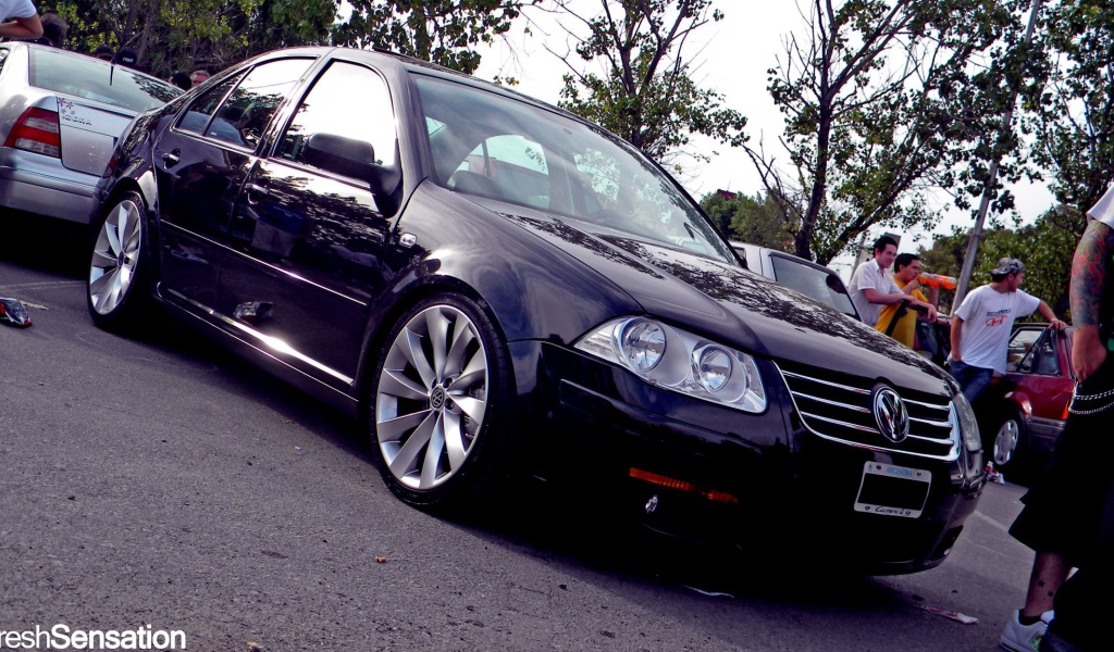 Черный автомобиль Volkswagen Bora