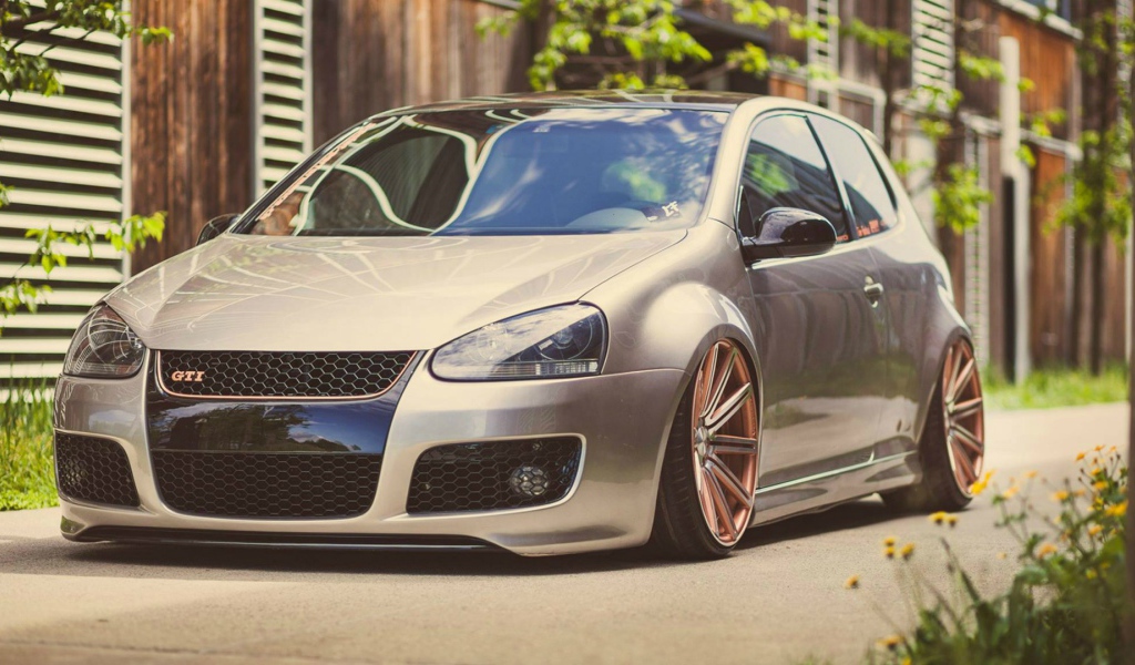 Аккуратный Volkswagen Golf GTI