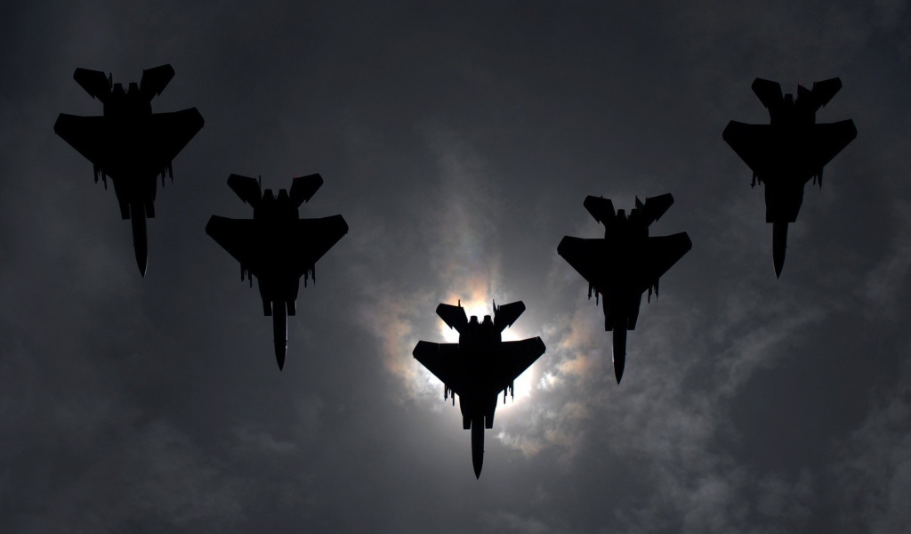 Отряд из пяти истребителей Ф-15