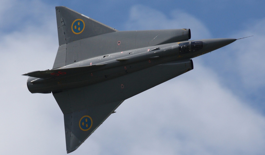 Черный самолет Saab 35 Draken