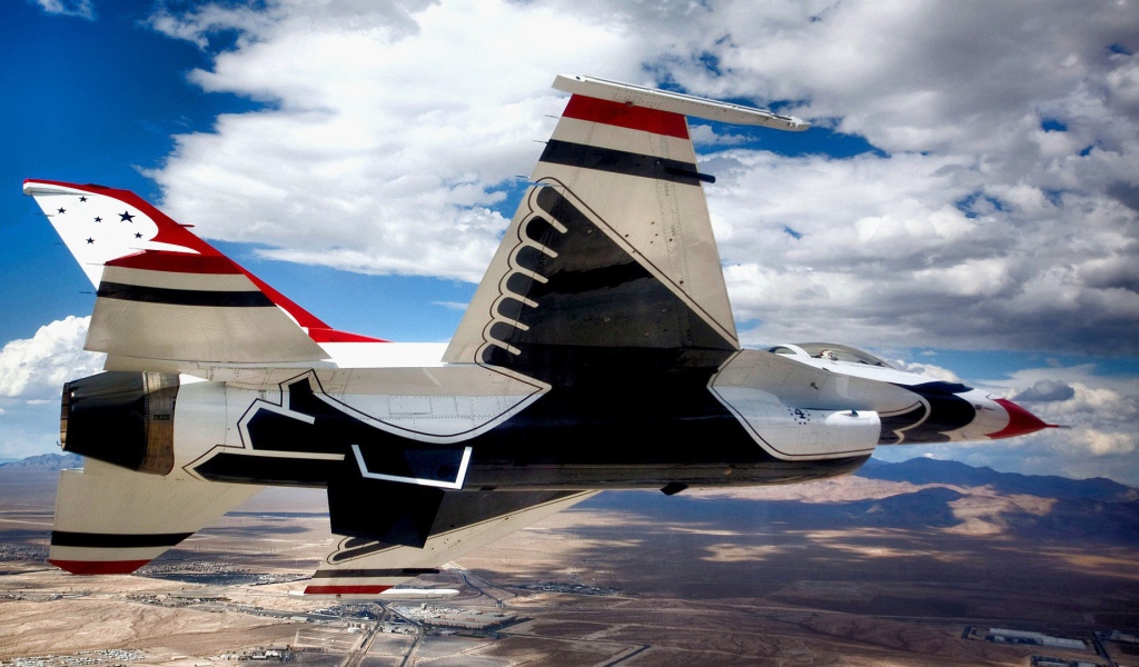 Истребитель Ф-16 Сокол