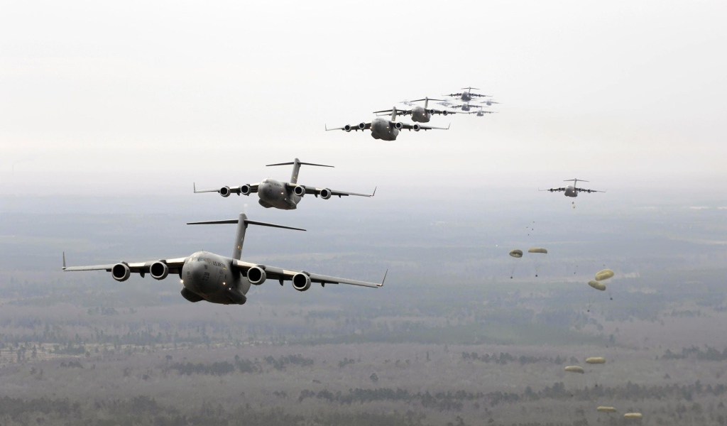 Десант с самолетов C-17 Globmaster