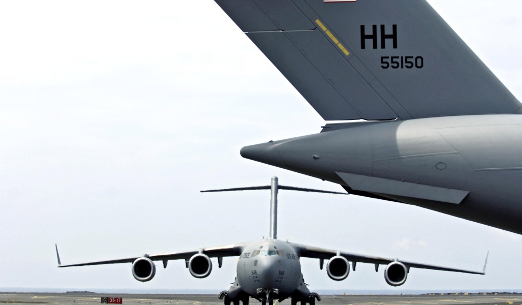 Военно транспортный самолет C-17 Globmaster