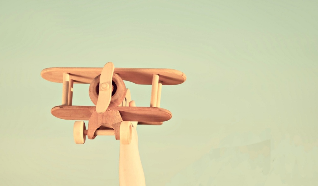 Модель самолета из дерева