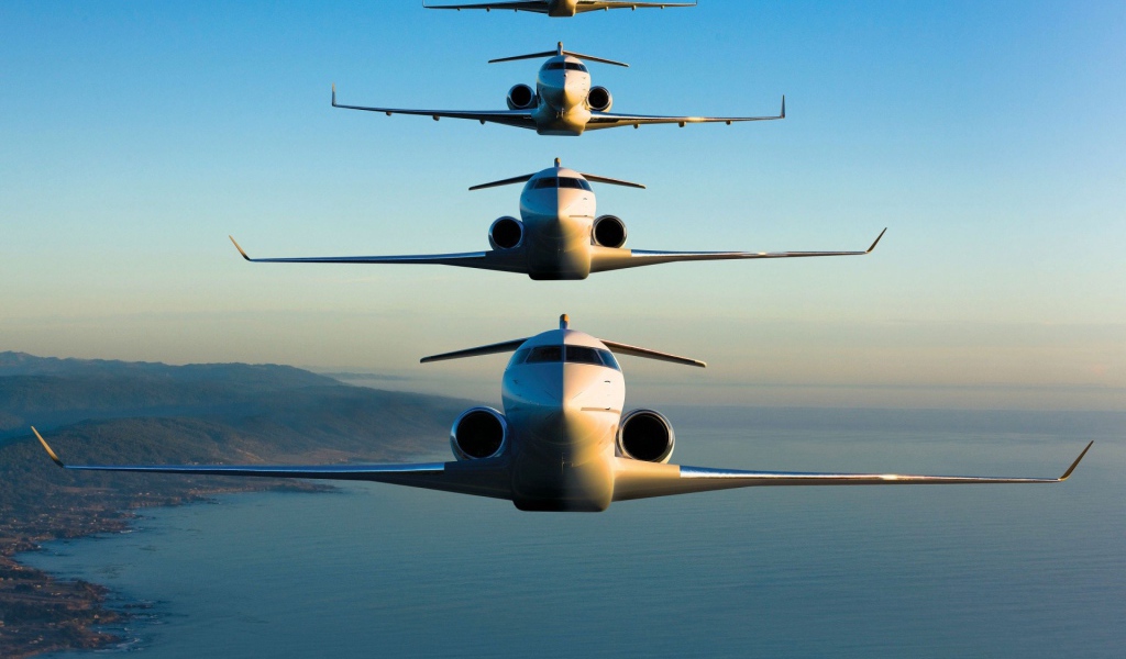 Ровный строй самолетов