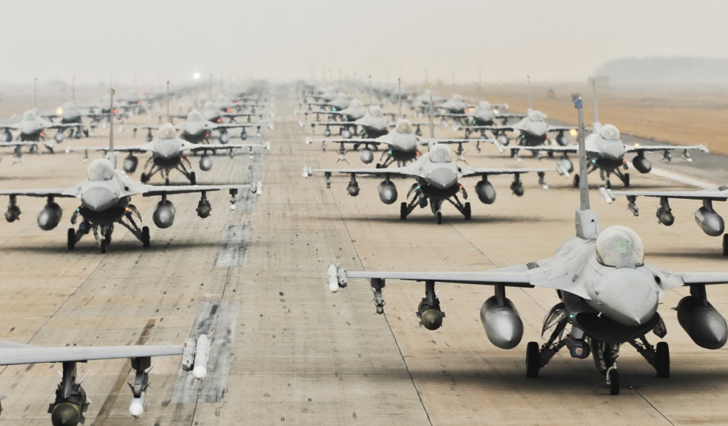 Отряды истребителей на аэродроме