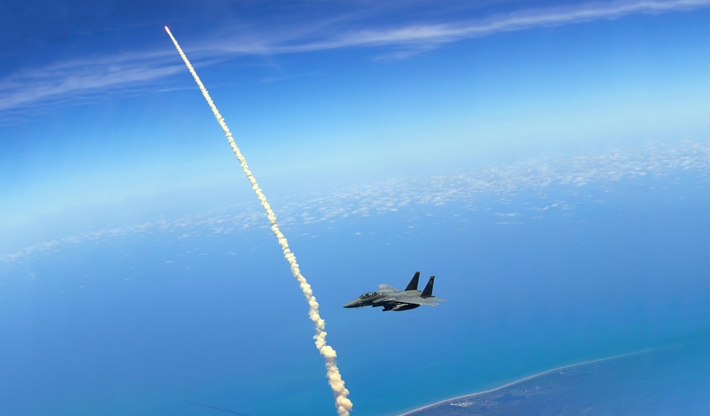 Ракета промахнулась мимо военного самолета