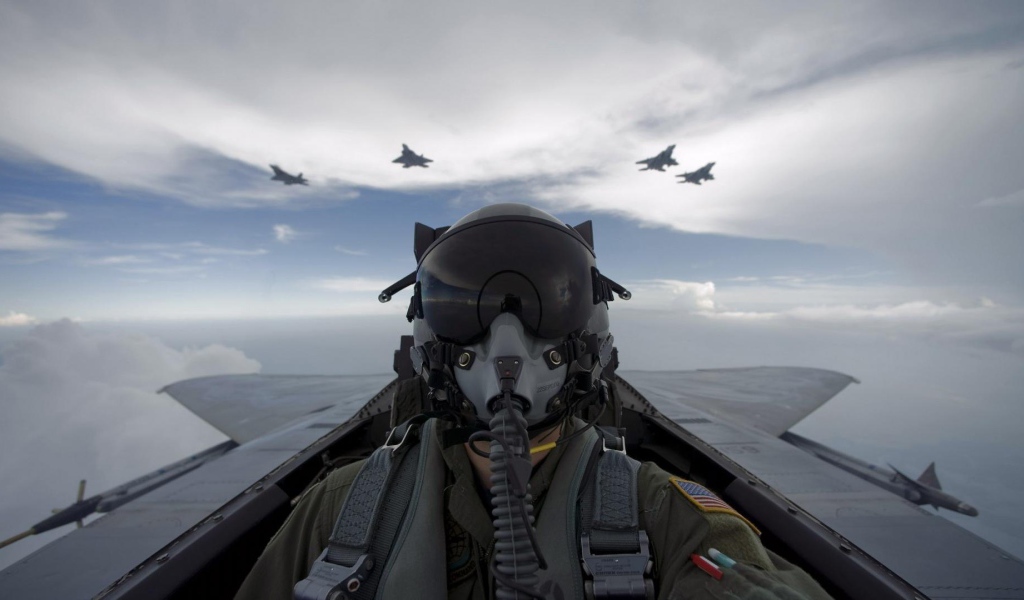Пилот военного самолета