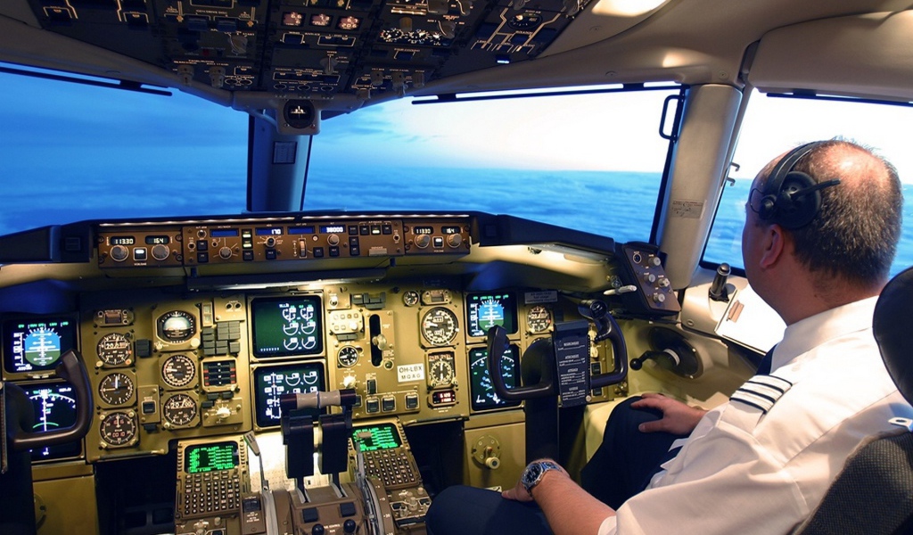 Пилот самолета над облаками