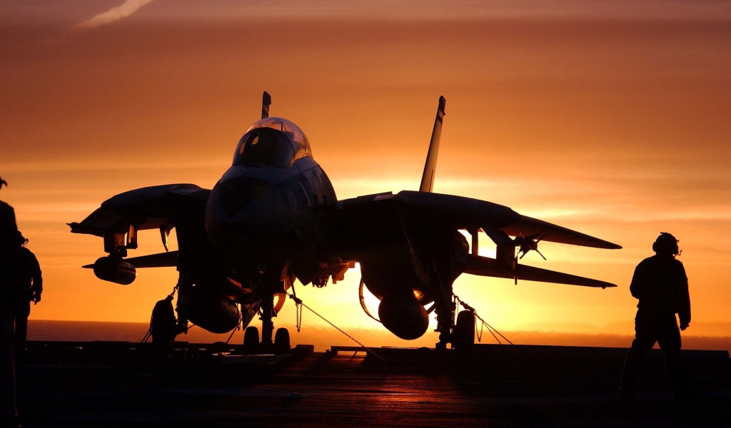 Силуэт самолета на закате