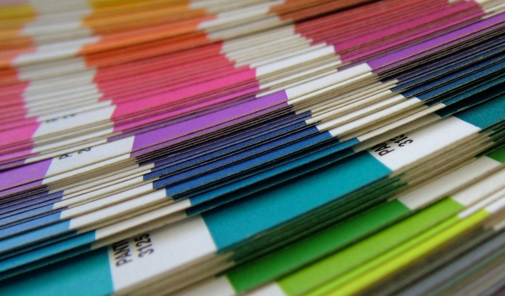 Стопка папок всех цветов радуги