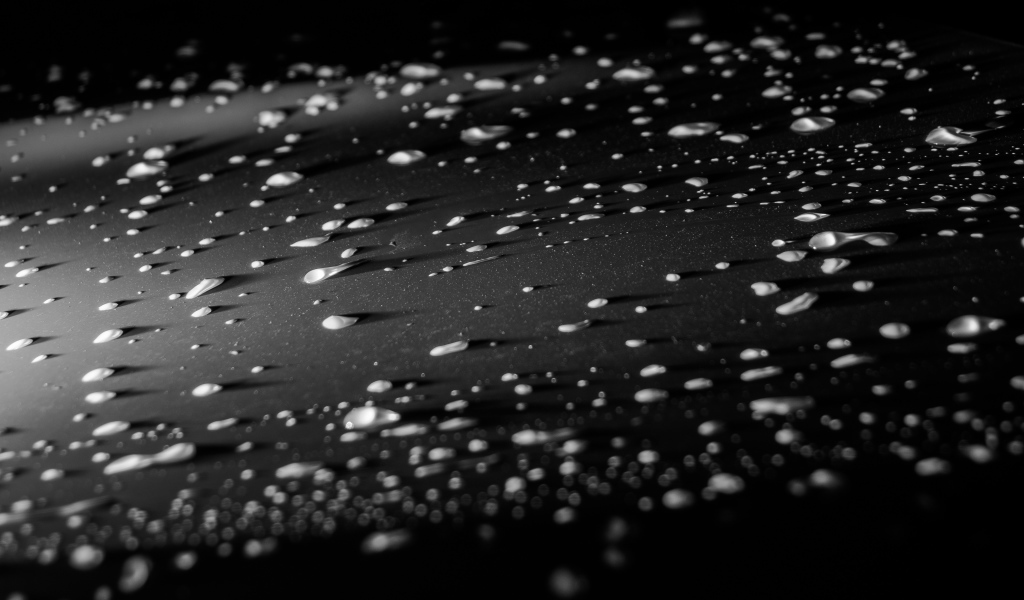 Крошки на черной поверхности