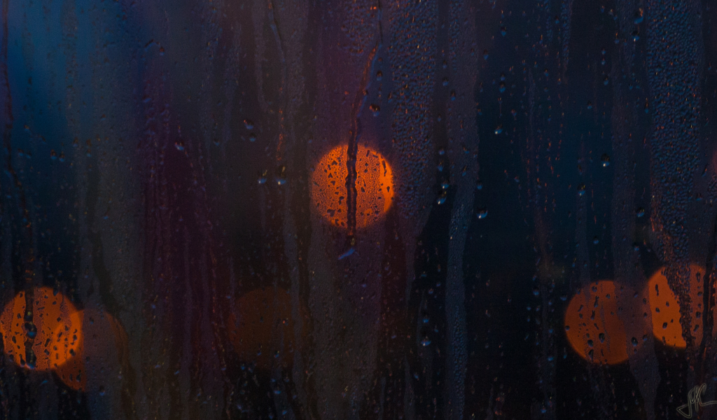 Огни за влажным стеклом