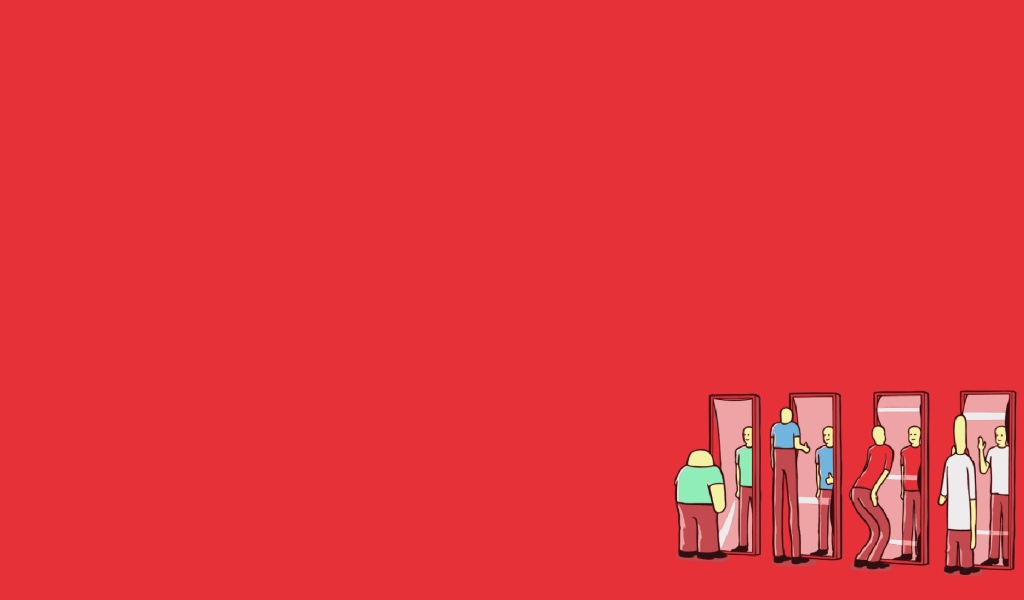 Люди смотрят в кривые зеркала