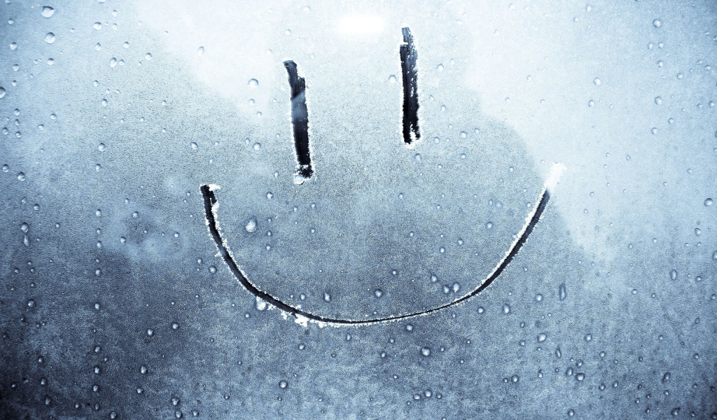 Смайлик на замерзшем стекле