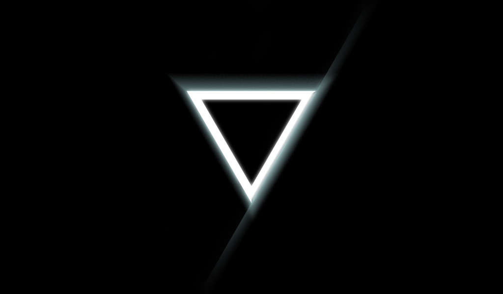 Белый треугольник на черном фоне