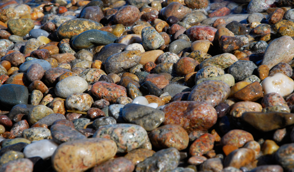 Пятнистые камни