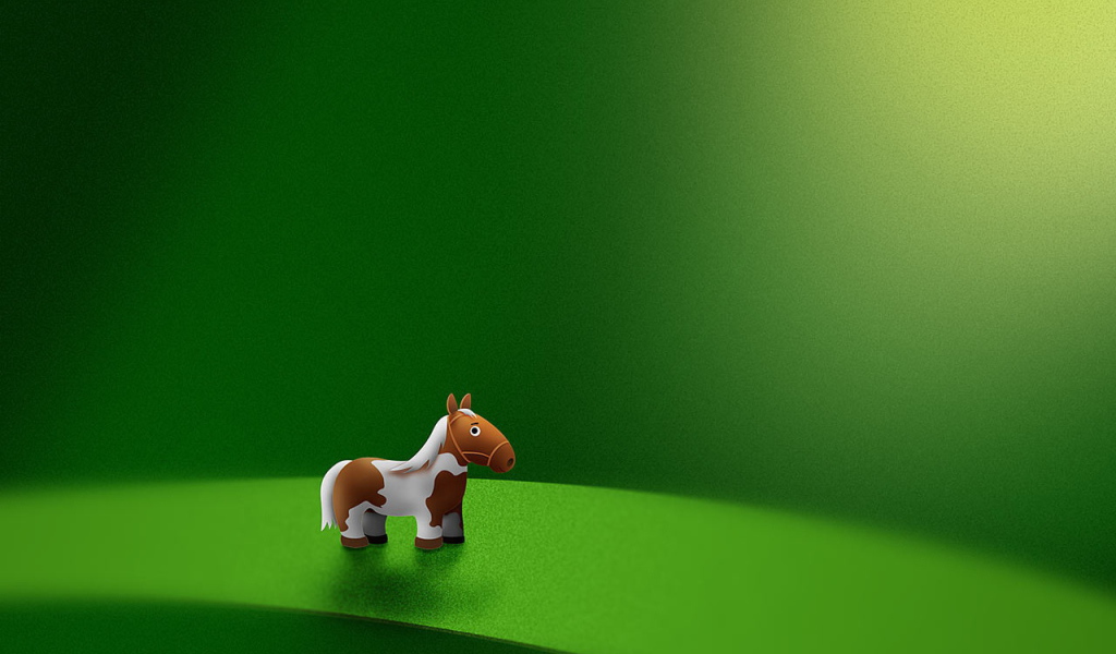 Игрушка лошадь на зеленом фоне