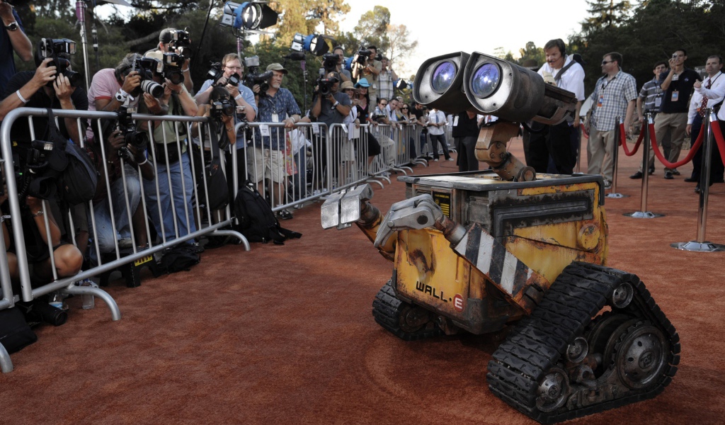 Робот WALL·E перед фанатами