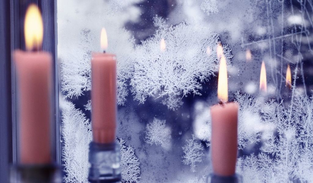 Зимний узор на стекле