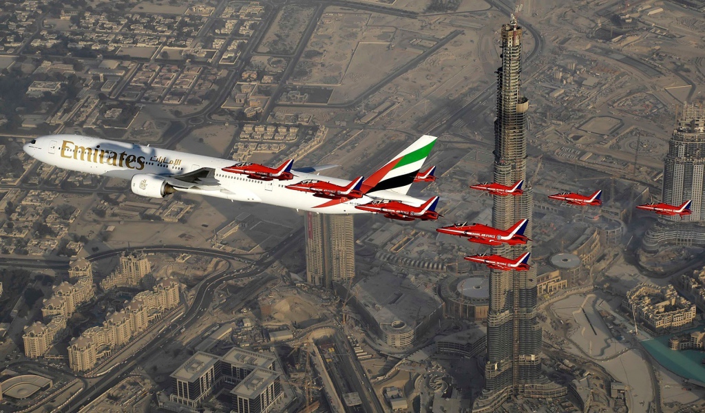 Самолеты над небоскребами в Дубаи