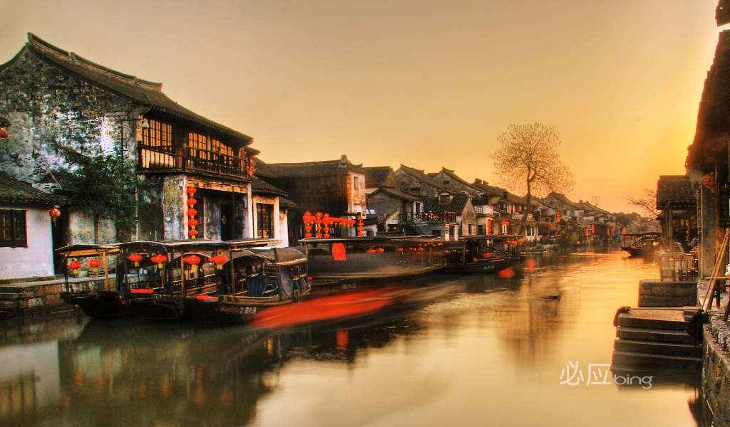 Лодки у пристани в китайском городке