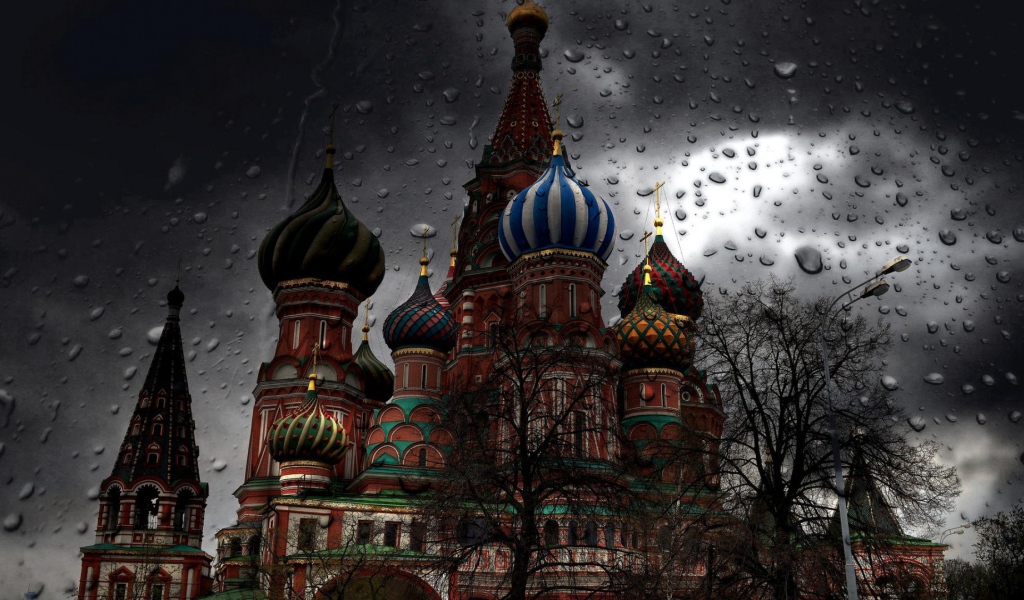 Собор на Красной площади во время дождя, Москва